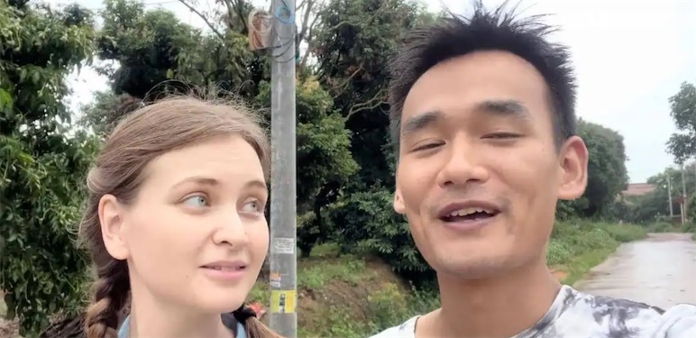 乌克兰雅娜和小黑