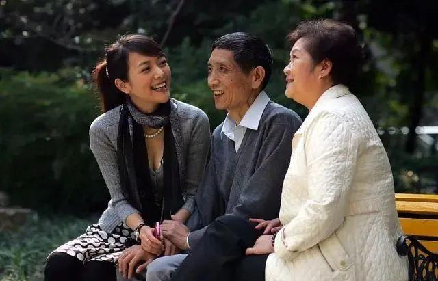 全职儿女是什么意思 与啃老的区别